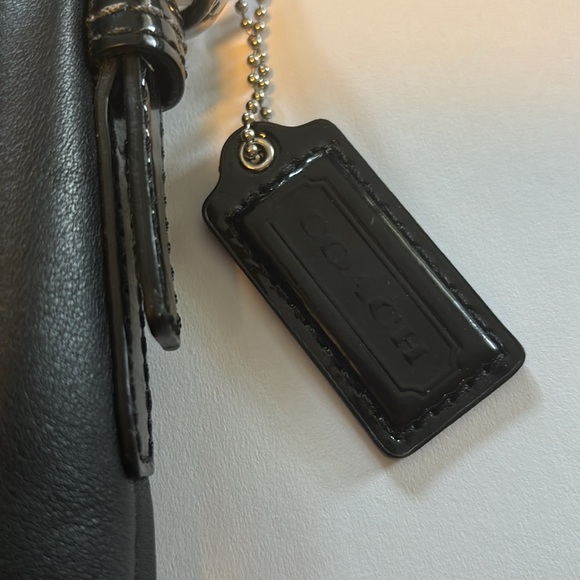 COACH BAG VINTAGE TOTE BAG WITH CROSSBODY STRAP PATENT LEATHER ON TOP BY HANDLE - Picture 3 of 9